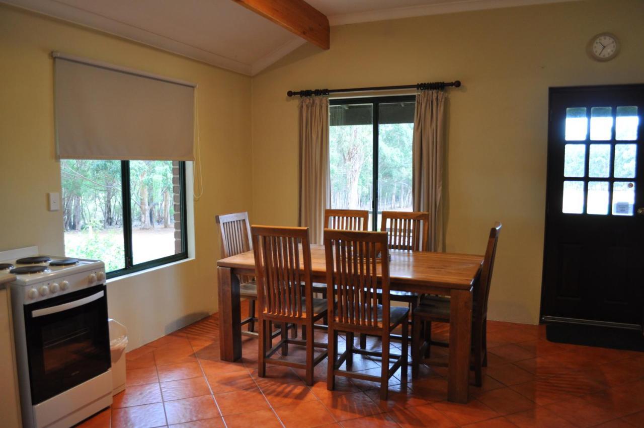 Karri Valley Chalets Pemberton Eksteriør billede